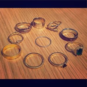 Assortment of 10 rings